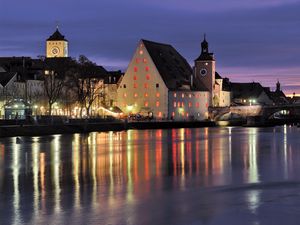 Preview wallpaper universitat regensburg, germany, evening, building, street