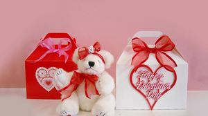 Preview wallpaper valentines day, bear, sitting, gifts, hearts, bows