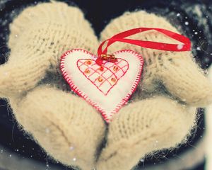 Preview wallpaper valentines day, love, heart, mittens, hands