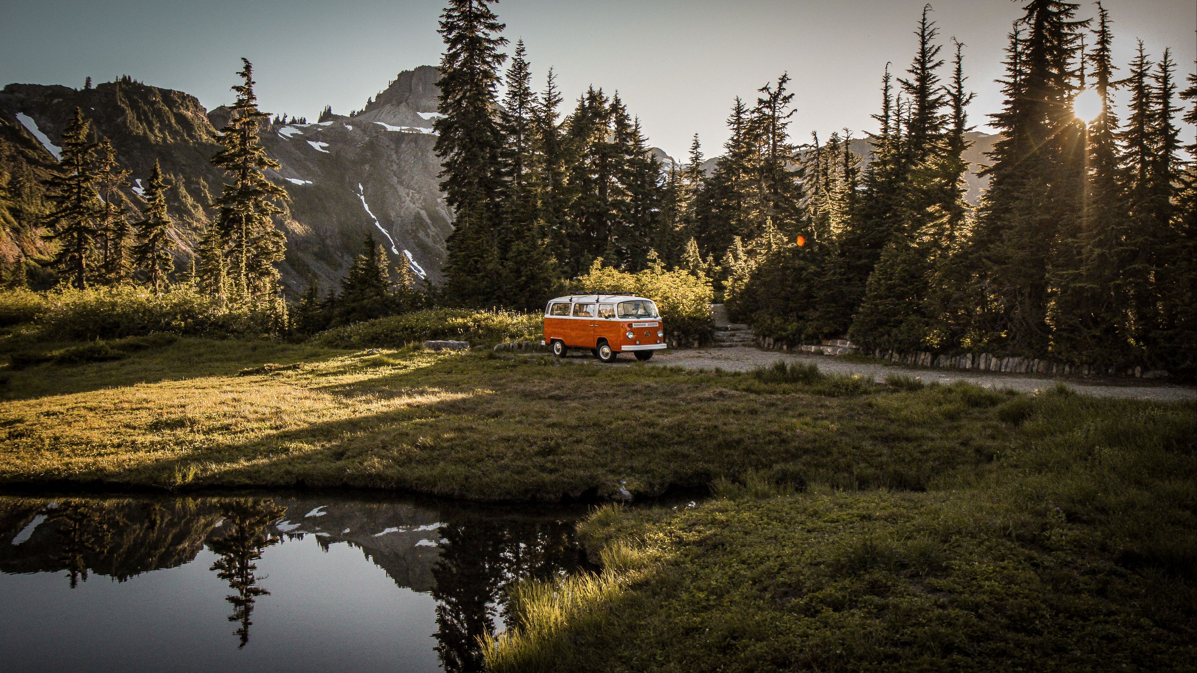 Đừng bỏ lỡ cơ hội chiêm ngưỡng chiếc xe van cũ màu nâu sung túc trên nền thiên nhiên đẹp tuyệt vời với độ phân giải 4k UHD. Bức ảnh sẽ mang đến cho bạn trải nghiệm khó quên, cảm nhận chi tiết và hoàn hảo từ mọi góc độ.
