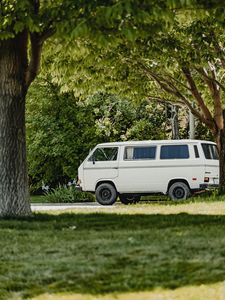 Preview wallpaper van, car, white, old, side view
