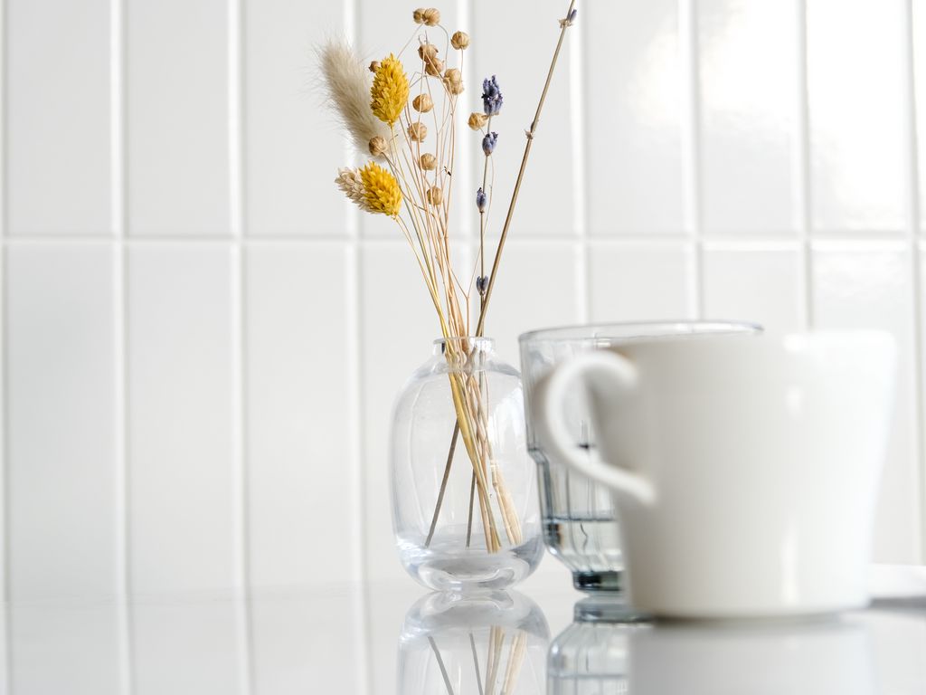 1024x768 Wallpaper vase, dried flower, cup, white, aesthetics