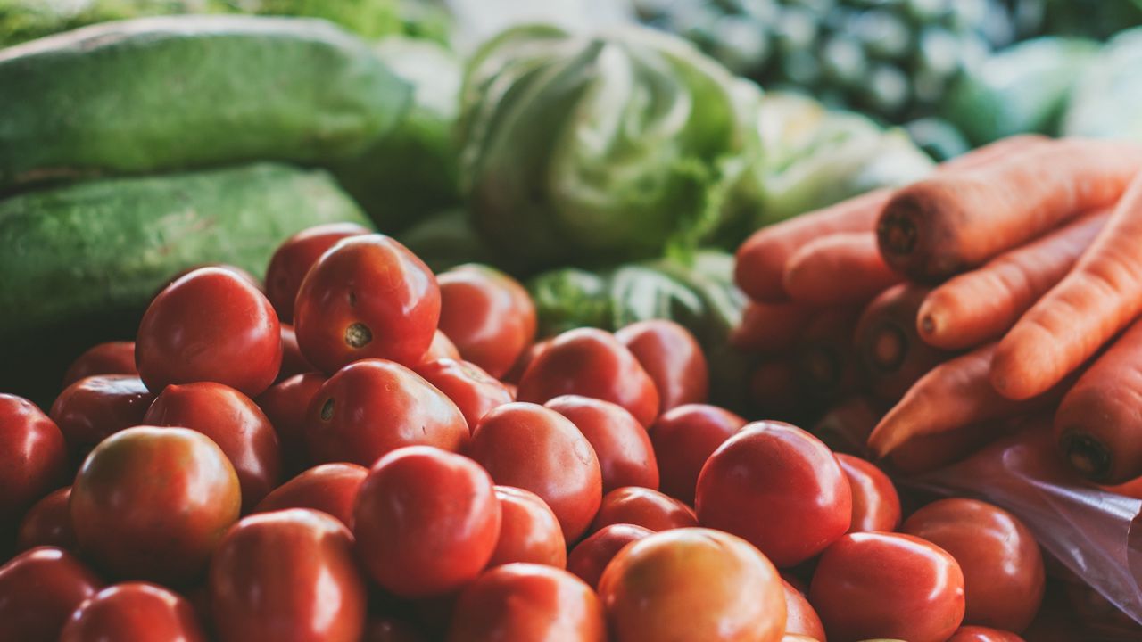 Wallpaper vegetables, tomatoes, carrots, cabbage