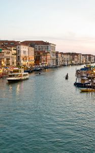 Preview wallpaper venice, canal, gondoliers, buildings