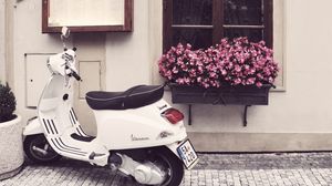 Preview wallpaper vespa, scooter, moped, flowers