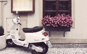 Preview wallpaper vespa, scooter, moped, flowers