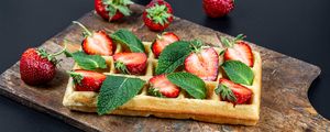 Preview wallpaper viennese waffles, waffles, strawberries, berries, fruits