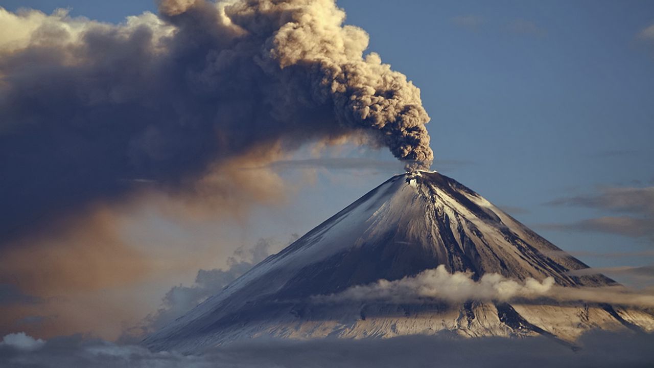Wallpaper volcano, eruption, smoke