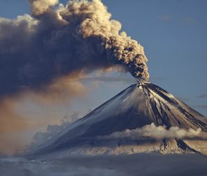 Preview wallpaper volcano, eruption, smoke