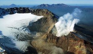 Preview wallpaper volcano, kamchatka, russia, mountains, smoke, snow