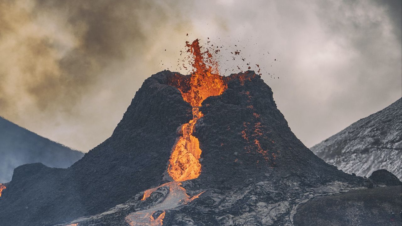 Wallpaper volcano, lava, eruption, hot