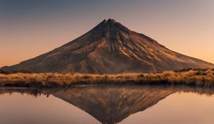 Preview wallpaper volcano, peak, reflection