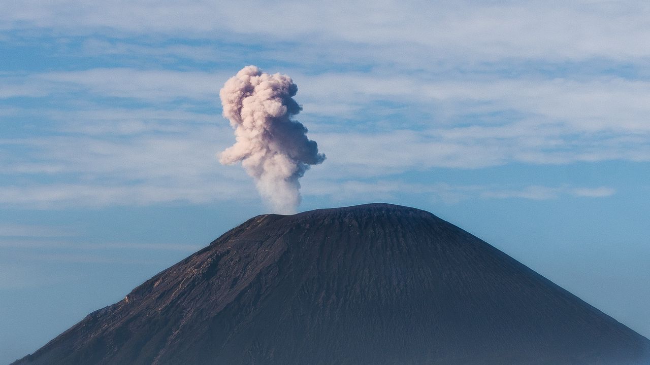 Wallpaper volcano, smoke, eruption, crater, mountain