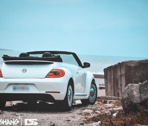 Preview wallpaper volkswagen beetle, cabriolet, white, sea