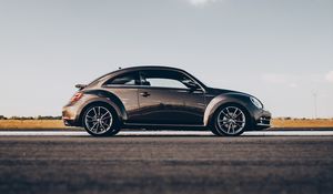 Preview wallpaper volkswagen beetle, volkswagen, car, side view