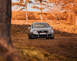 Preview wallpaper volkswagen, car, gray, trees, autumn