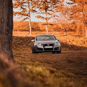 Preview wallpaper volkswagen, car, gray, trees, autumn