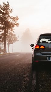 Preview wallpaper volkswagen, fog, car, road, twilight