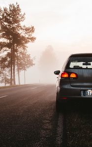 Preview wallpaper volkswagen, fog, car, road, twilight