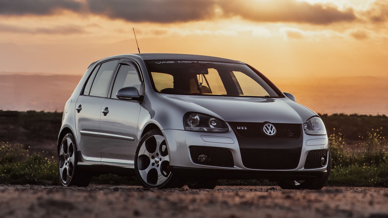 Download wallpaper 1600x900 volkswagen golf mk5, volkswagen, car, front ...