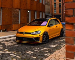 Preview wallpaper volkswagen golf mk5, volkswagen, car, front view, yellow