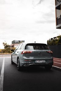 Preview wallpaper volkswagen golf v, volkswagen, car, headlight, rear view, gray