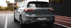 Preview wallpaper volkswagen golf v, volkswagen, car, headlight, rear view, gray