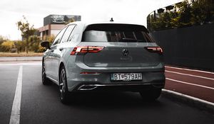 Preview wallpaper volkswagen golf v, volkswagen, car, headlight, rear view, gray