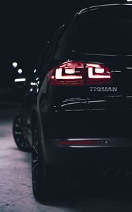 Preview wallpaper volkswagen tiguan, volkswagen, car, black, rear view, lights, backlight