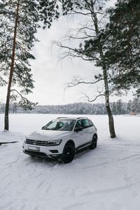 Preview wallpaper volkswagen tiguan, volkswagen, car, white, side view, snow