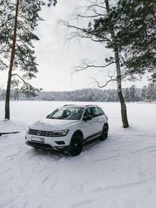 Preview wallpaper volkswagen tiguan, volkswagen, car, white, side view, snow