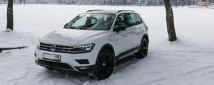 Preview wallpaper volkswagen tiguan, volkswagen, car, white, side view, snow