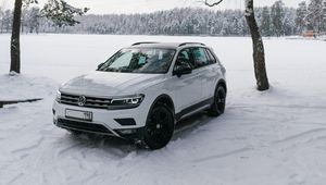 Preview wallpaper volkswagen tiguan, volkswagen, car, white, side view, snow