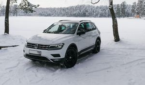 Preview wallpaper volkswagen tiguan, volkswagen, car, white, side view, snow