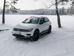 Preview wallpaper volkswagen tiguan, volkswagen, car, white, side view, snow