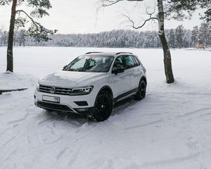 Preview wallpaper volkswagen tiguan, volkswagen, car, white, side view, snow