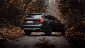 Preview wallpaper volvo v90, volvo, car, gray, forest, autumn