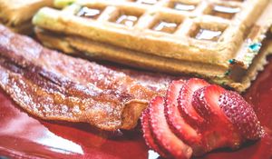 Preview wallpaper wafers, strawberries, bacon, breakfast