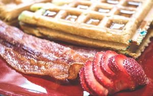 Preview wallpaper wafers, strawberries, bacon, breakfast