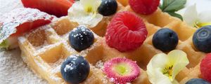 Preview wallpaper waffle, raspberry, blueberry, powder