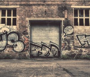 Preview wallpaper wall, city, graffiti, street, old
