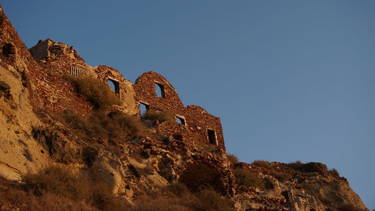 Wallpaper wall, ruins, bricks, cliff