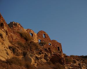 Preview wallpaper wall, ruins, bricks, cliff
