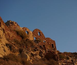 Preview wallpaper wall, ruins, bricks, cliff