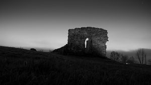 Preview wallpaper wall, ruins, window, slope, dark