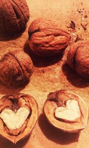 Preview wallpaper walnuts, heart, shell