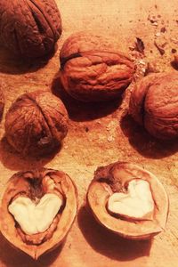 Preview wallpaper walnuts, heart, shell