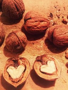 Preview wallpaper walnuts, heart, shell