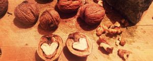 Preview wallpaper walnuts, heart, shell