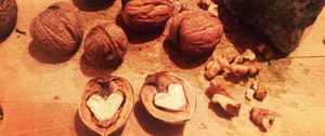 Preview wallpaper walnuts, heart, shell